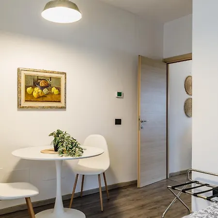 Le Dimore - Garden & Private Parking Apartahotel Verona