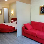 Le Dimore - Garden & Private Parking 3*