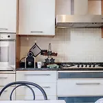 Hotel apartamentowy Le Dimore Apartments - Garden & Private Parking