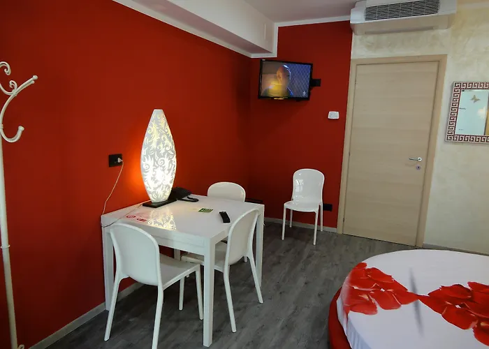 Aparthotel Appartamenti Le Dimore - Parcheggio E Giardino 3*